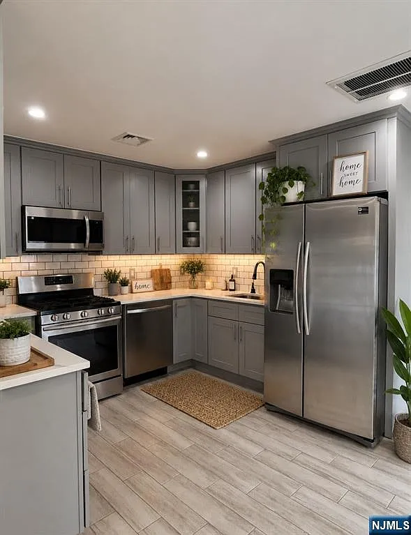 3 bed, 1.0 bath, $3,100 — Photo 1