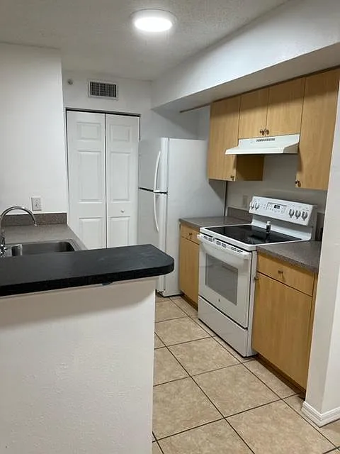2 bed, 926 sqft, $1,850 — Photo 2