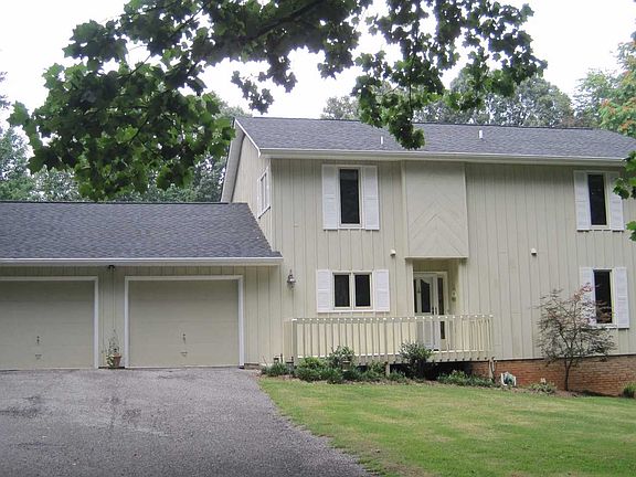2nd image of 305 Larboard Dr
