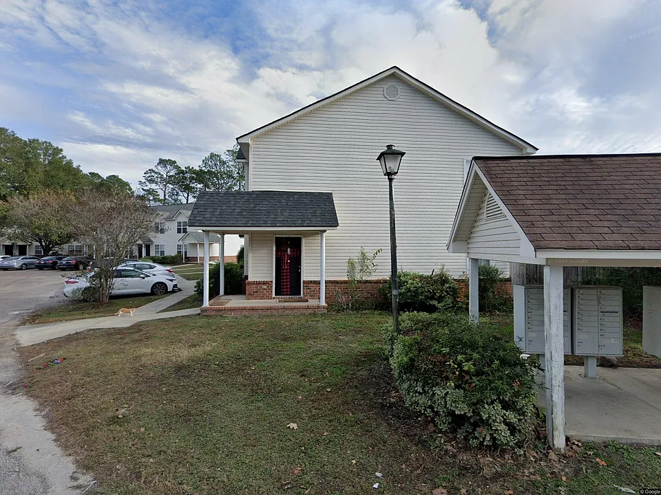 4050 Cedars Pkwy #F