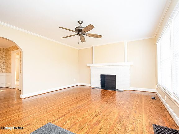 4th image of 3021 Seneca Blvd