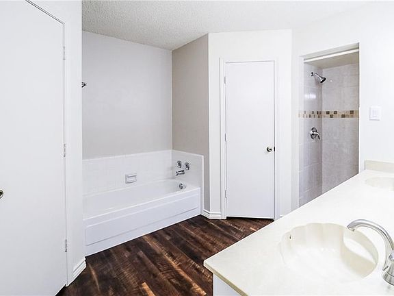 4th image of 3512 Wentworth Dr