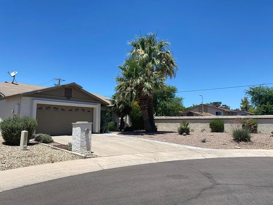 984 N 85th Pl