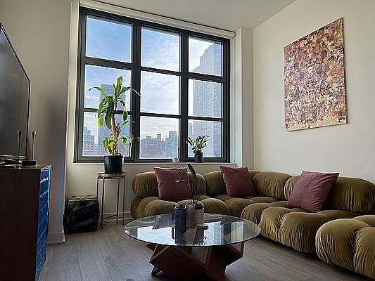 1st image of 135 York St #453
