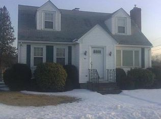 88 Tweed St, Cranston, RI 02920
