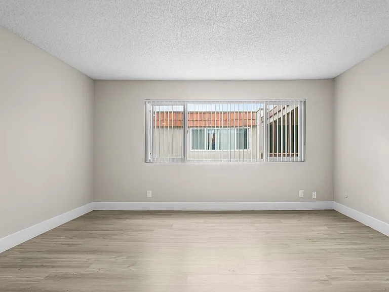 Sherwood Forest Apartments — Photo 7