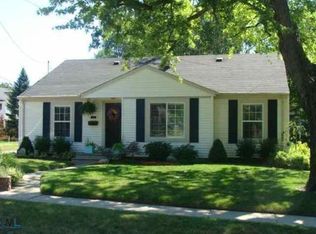 221 S Castell Ave, Rochester, MI 48307