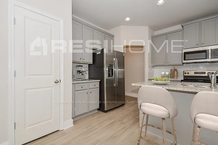 3038 Faireno Pl — Photo 4