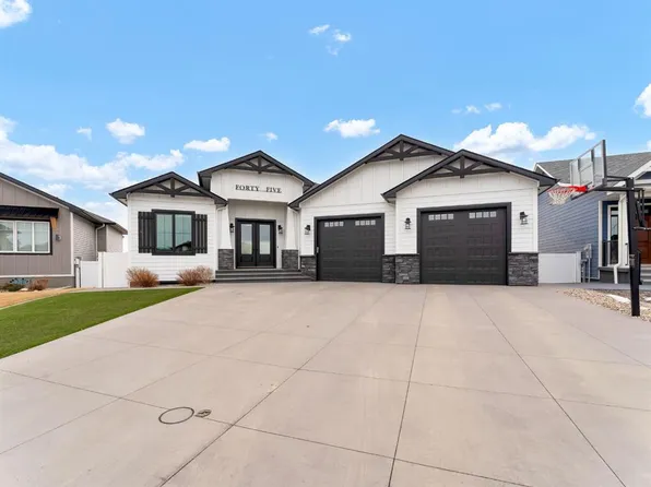 45 Hamptons Close SE, Medicine Hat, AB T1B 0C6