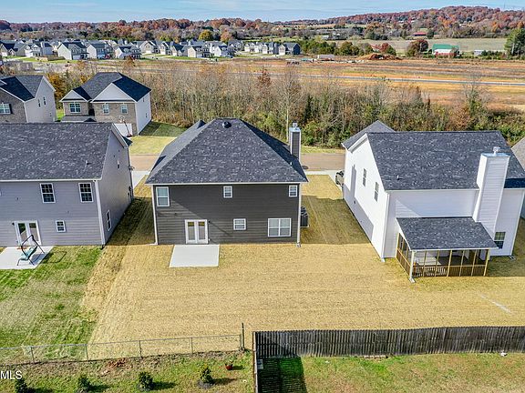 3rd image of Farmhouse Dr