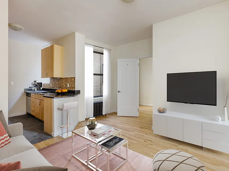18 1st Ave #7 — Photo 3