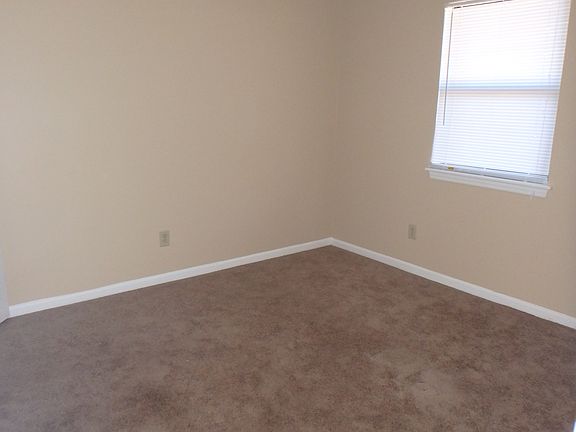 5th image of 704-1 Patton Cir #9