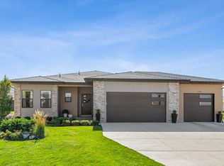 1727 W Packsaddle Cir, Bluffdale, UT 84065