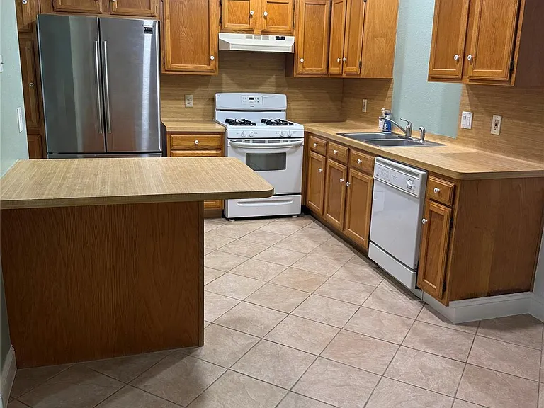3207 E Heatherock Cir — Photo 4