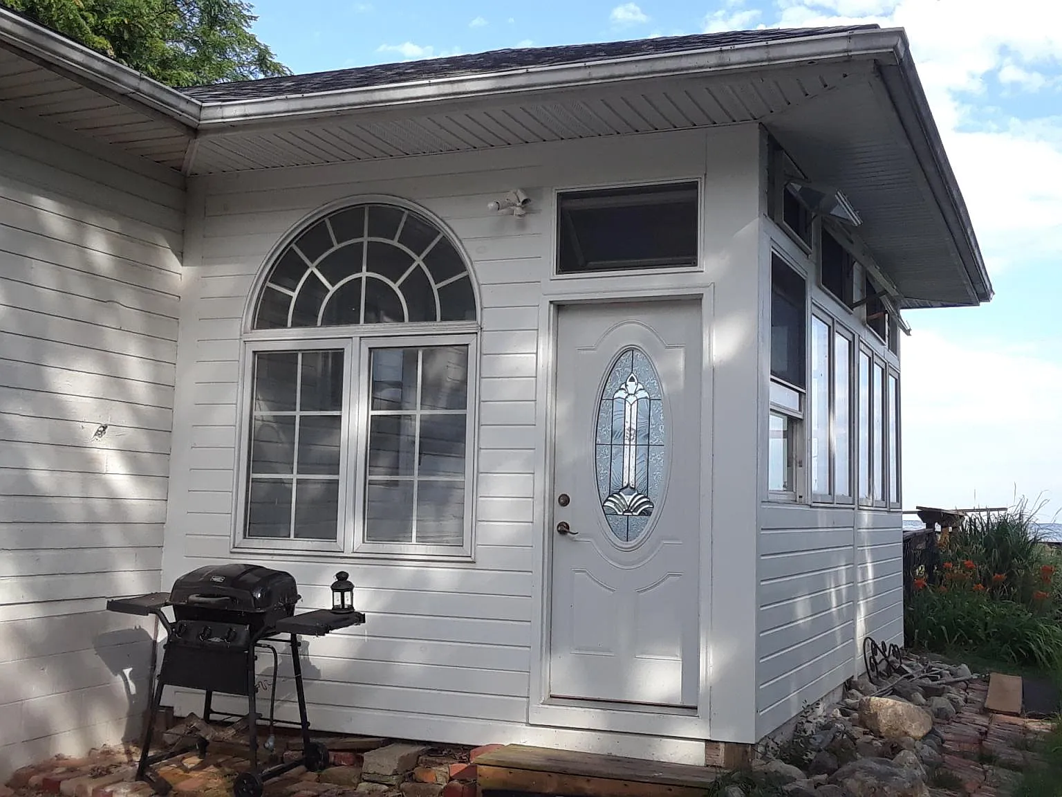 7548 Lakeshore Dr — Photo 2