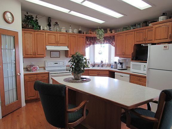 5th image of 781 James Dr