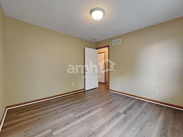 440 Dexter Ct — Photo 17