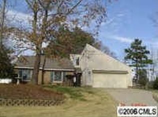 6908 Holly Ct, Matthews, NC 28104