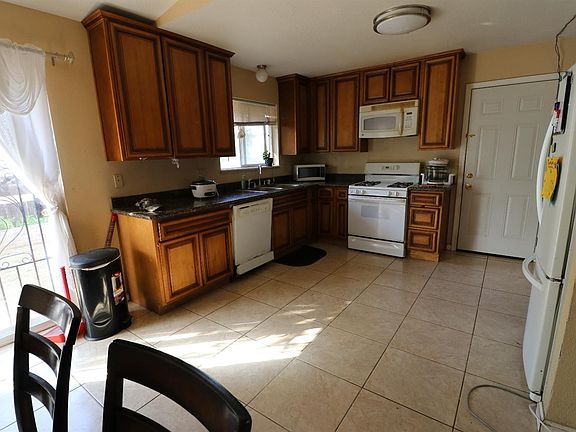 5th image of 3415 Belden St