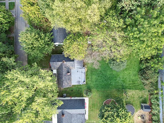 4th image of 407 W Poplar St
