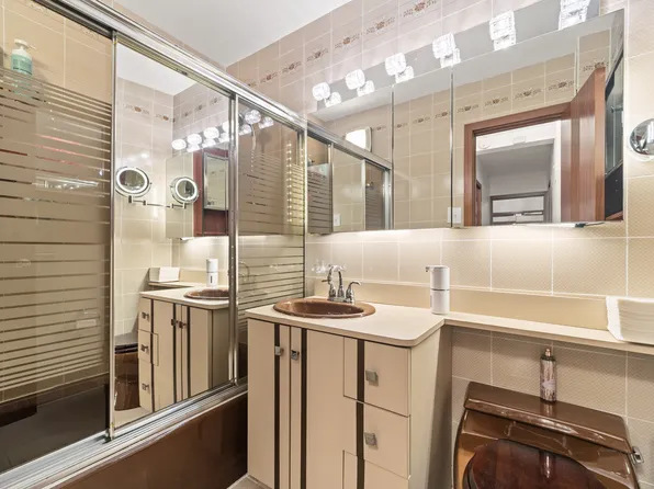 1625 Emmons Avenue image 11 of 21