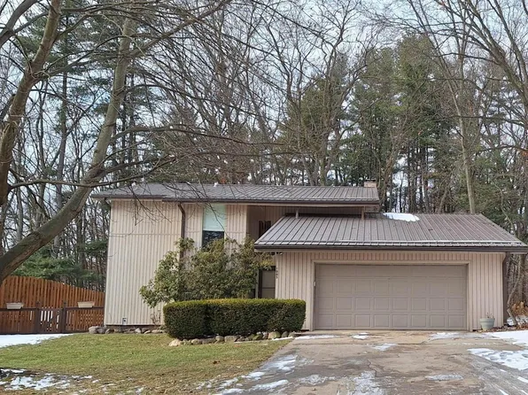 1005 Player Dr, Goshen, IN 46528