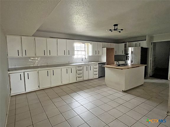 4th image of 104 E Elms Rd