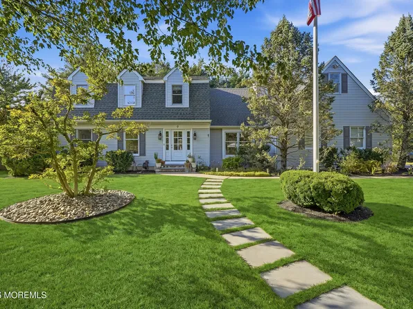 9 Lakeview Drive, Tinton Falls, NJ 07712