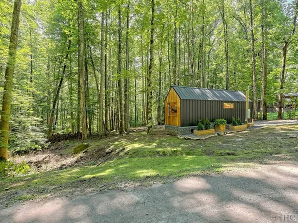 145 King Fisher Lane, Sylva, NC 28779