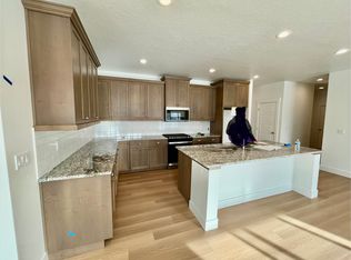 5387 W Daphne Dr, Meridian, ID 83646