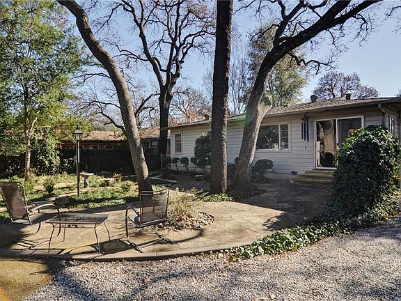 3rd image of 5016 Black Oak Ln