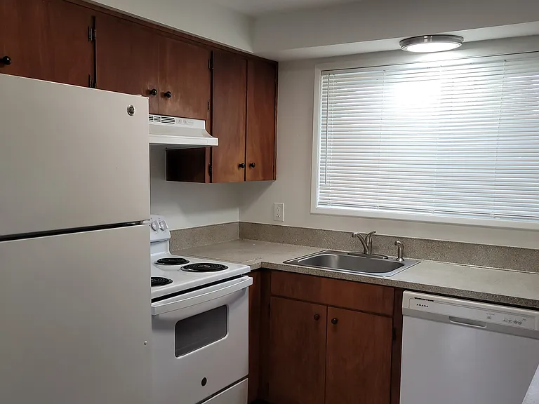 21800 SE Alder Dr — Photo 1