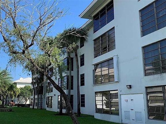 3rd image of 1721 Whitehall Dr APT 103