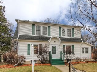 919 Prospect St, Elgin, IL 60120