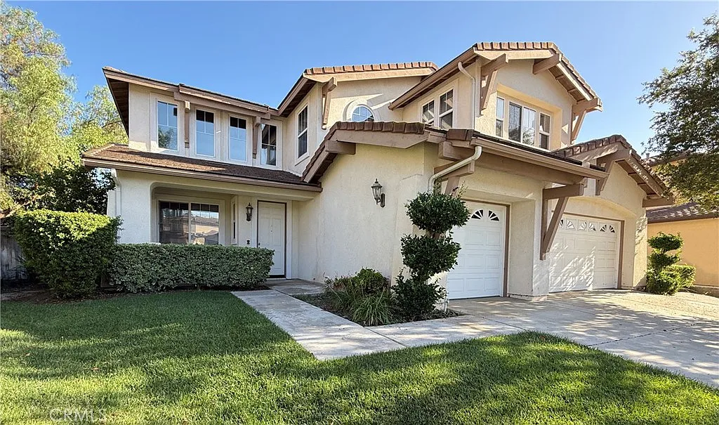 3 bed, 2.5 bath, 2784 sqft, $3,800 — Photo 1