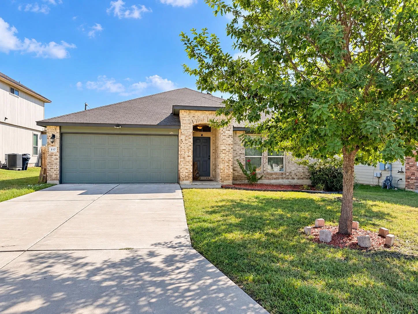 3 bed, 2.0 bath, 1520 sqft, $2,200 — Photo 1
