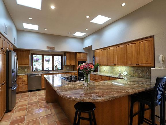 3rd image of 10985 N Poinsettia Dr