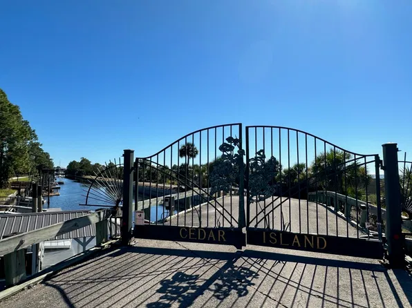 6 Cedar Island Way, Crawfordville, FL 32327