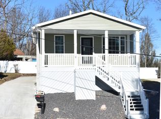 321 9th St, Peru, IL 61354