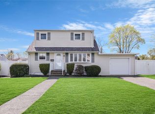 34 Hemlock St, Central Islip, NY 11722