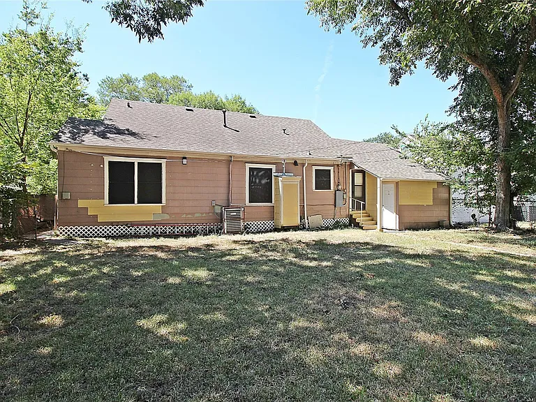7509 Elm St — Photo 15