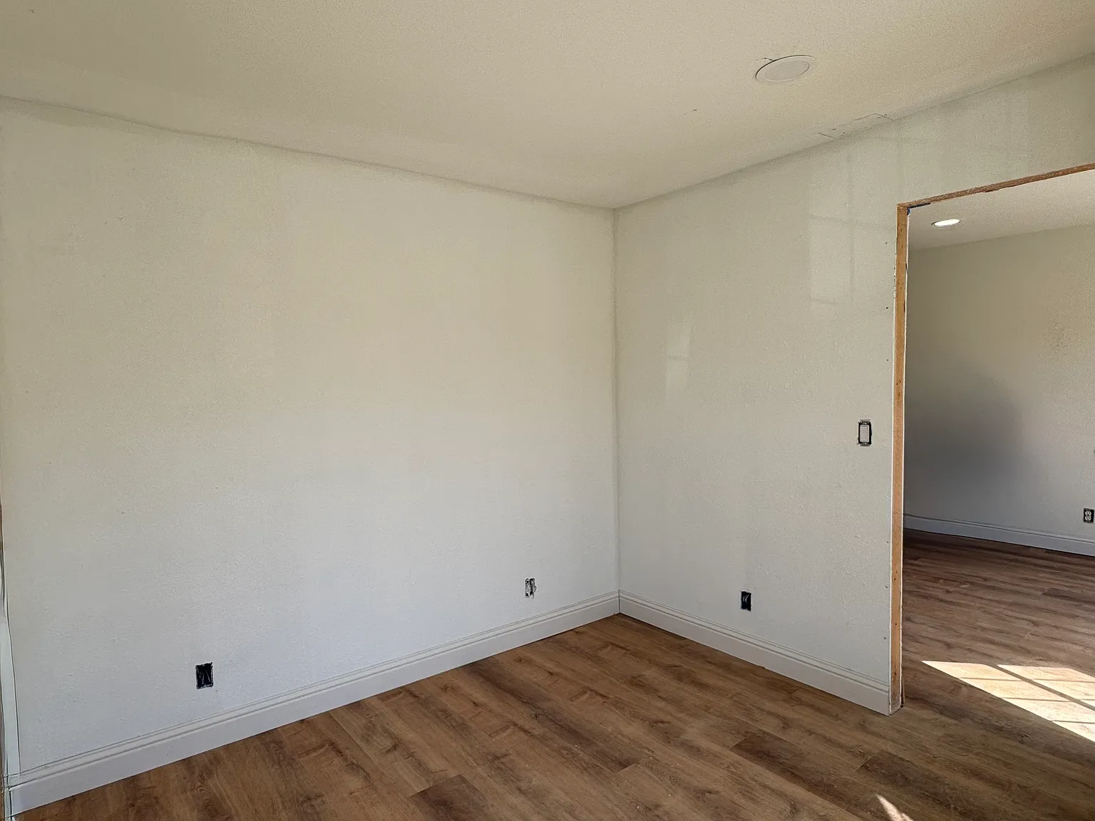 4 bed, 1300 sqft, $7,500 — Photo 2