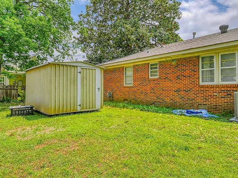 1205 Westlawn Dr — Photo 29