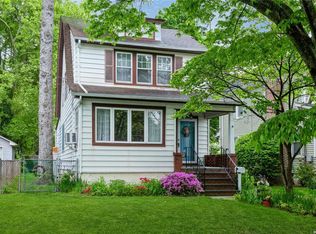 28 Linmouth Rd, Malverne, NY 11565