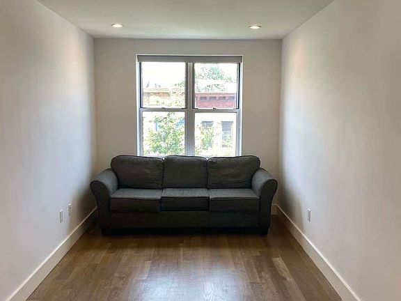 4th image of 826 Saint Johns Pl #B4