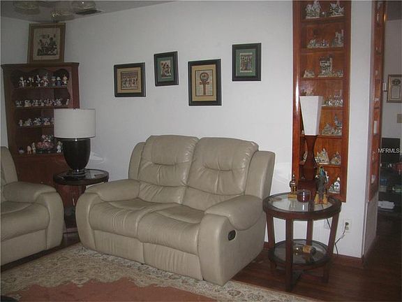 5th image of 385 Grand Ave