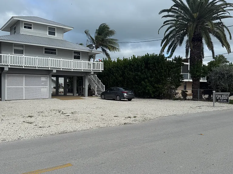 595 Caribbean Dr E — Photo 19