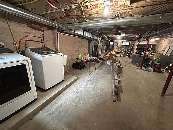4th image of 1005 Chestnut St