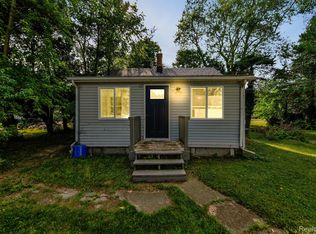 2052 Pleasantview St, Monroe, MI 48162