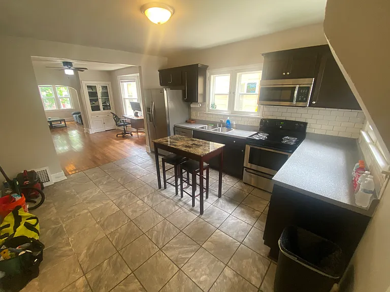 2725 N Bremen St — Photo 8